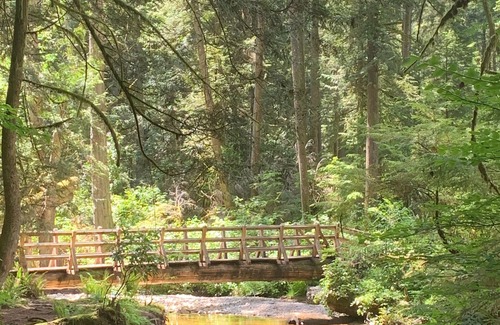West Porpoise Bay House | Sechelt Inlet views! 1 BR. Private suite in West Porpoise Bay Area STR0077