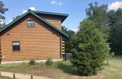 Norfork House | Secluded 2k sq ft Log Home on 5-acre, 5 min to world-class trout waters and lake