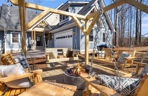 Hendersonville House | Secluded 5BR Stay,HotTub,Sauna,GameRoom,FirePit