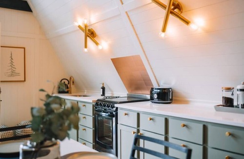South Bloomingville Cabin | Secluded A-Frame Hocking Hills: Hot Tub, Fire Pit