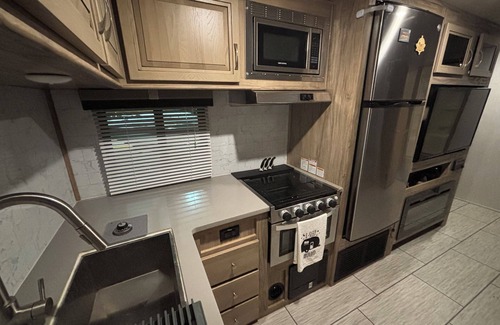 Brenham RV Rental | Secluded adult getaway located in beautiful round top Texas