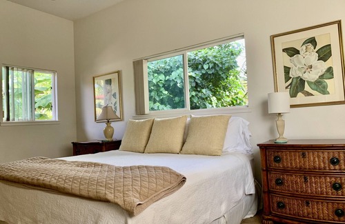 Waimanalo Cottage | Secluded air-conditioned cottage a half block to Waimanalo Beach, 30-day min
