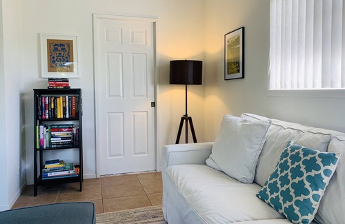 Waimanalo Cottage | Secluded air-conditioned cottage a half block to Waimanalo Beach, 30-day min