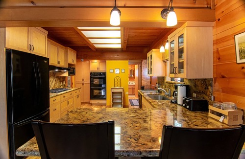 Colfax House | Secluded and PRIVATE Sierra Nevada Foothills vineyard home