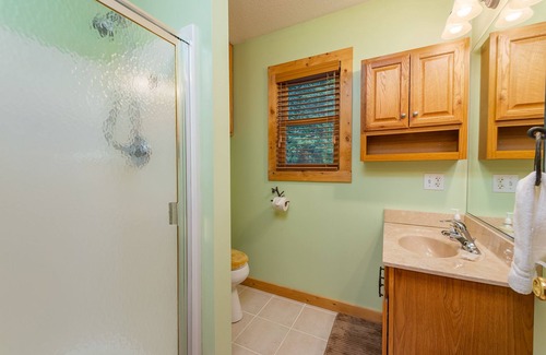 Burnsville Cabin | Secluded + Beautiful Outdoor Spaces + Walkable River Access + Fishing + Hiking