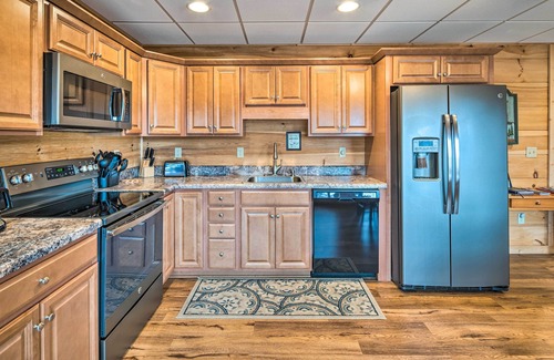 Black Mountain Cabin | Secluded Black Mountain Cabin w/On-Site Pond!