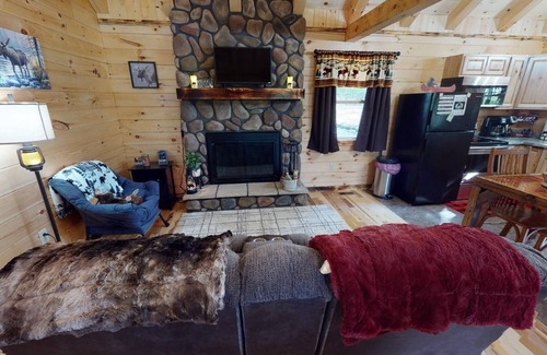 Logan Cabin | Secluded cabin for 2 in the Hocking Hills