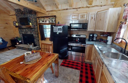 Logan Cabin | Secluded cabin for 2 in the Hocking Hills