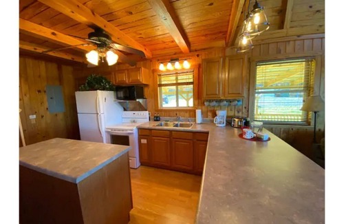 Board Camp Cabin | Secluded Cabin on 38 Acres - sleeps 4