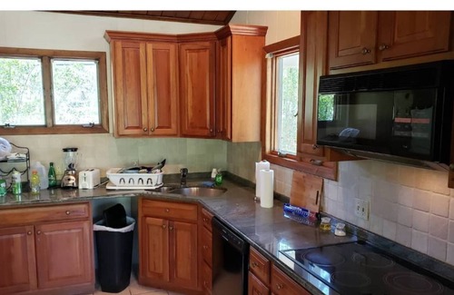 Finesville House | Secluded Chalet Waterfront Pohatcong 1 hr to NYC