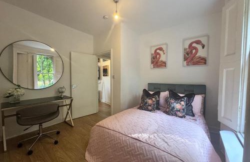 East Walworth Apartment | Secluded & Cosy Private 1 Bed Apartment Perfect for 2