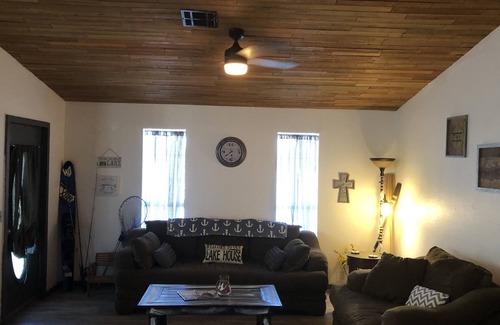 Kingston House | Secluded Country Lake Cabin w/fire pit under the stars!