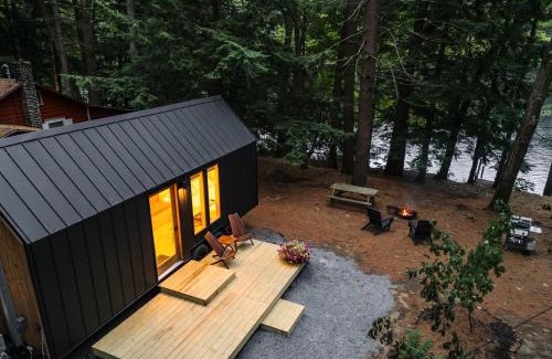 Corinth House | Secluded, Dog Friendly Tiny House on the Hudson River, near Saratoga Springs