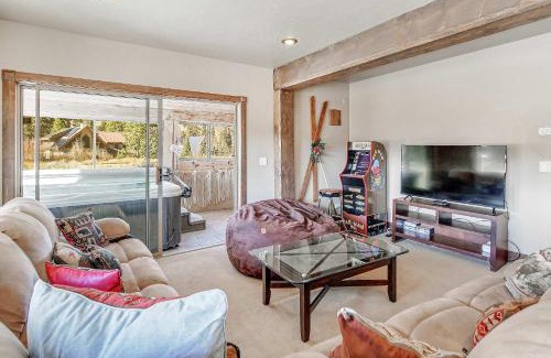 Blue River House | Secluded Escape for 10 Hot Tub Game Room & More