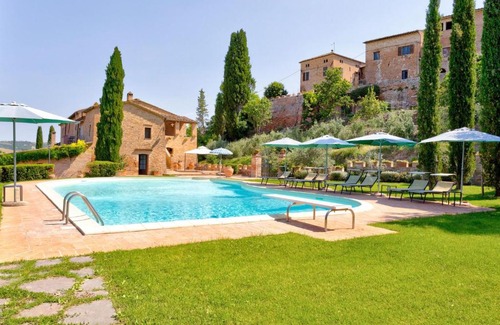 Vergelle House | Secluded Farmhouse in Montalcino with Swimming Pool