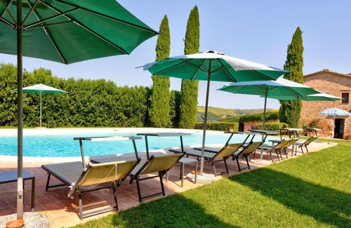 Vergelle House | Secluded Farmhouse in Montalcino with Swimming Pool