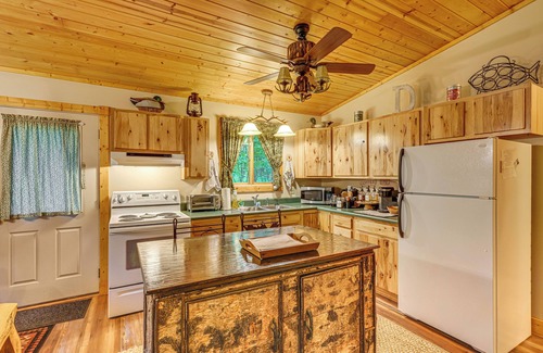 Farwell Cabin | Secluded Farwell Cabin w/Fire Pit & Gas Grill!