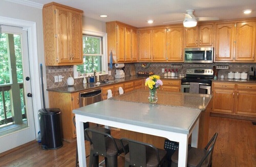 Suwanee House | Secluded/Fully Furnished/Slps 10