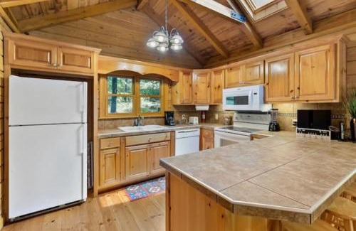 Wildwood House | Secluded Getaway with Private Hot Tub