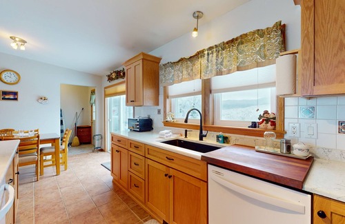 Bartlett House | Secluded home with pool, enclosed yard, fireplace, W/D, internet, & scenic views