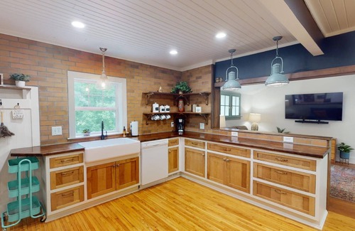 Taylors Falls House | Secluded in-town get-away close to Interstate Park. 45 min from Mpls/St Paul