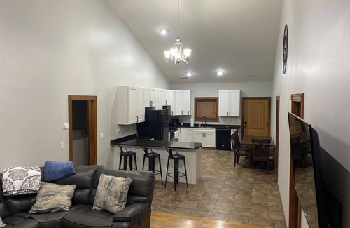 Albany House | Secluded Lake House Barndo!