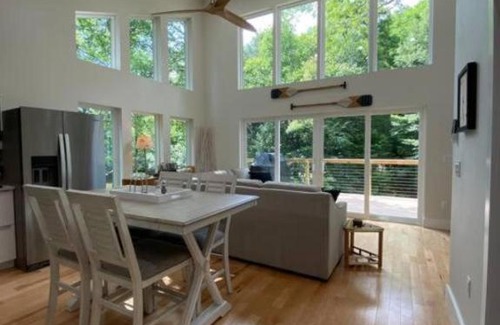 Monticello House | Secluded lakefront home With an EV charger