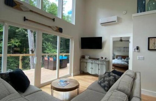 Monticello House | Secluded lakefront home With an EV charger