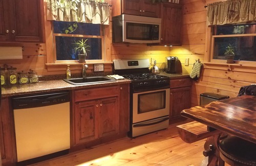Marlow House | Secluded Log Home Sitting on 10 Acres.