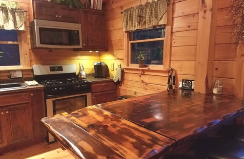 Marlow House | Secluded Log Home Sitting on 10 Acres.