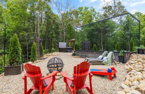 Caton House | Secluded Mirror Cabin-Luxury-Hot Tub-FirePit