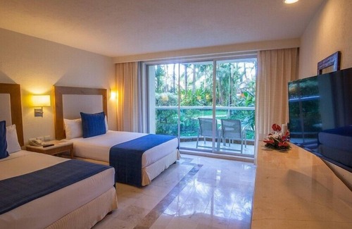 Cozumel Hotel | Secluded Studio with Balcony & Pool at Cozumel