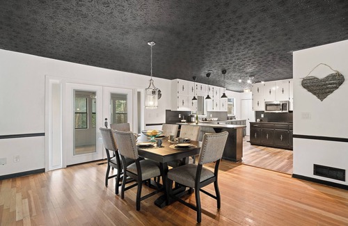 Cliftondale House | Secluded PoolHouse Estate