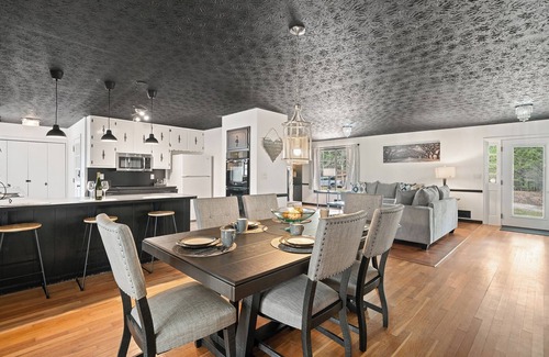 Cliftondale House | Secluded PoolHouse Estate