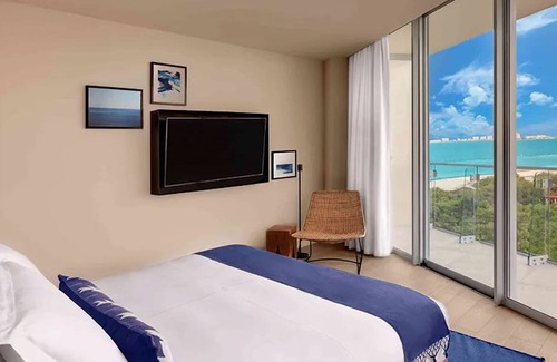Downtown Cancun Hotel | Secluded Retreat | Enjoy Breakfast at Your Balcony | Room w/Scenic View
