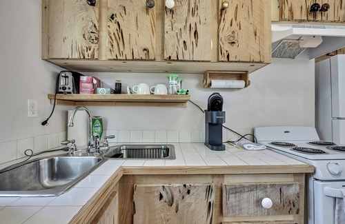 Homosassa Cottage | Secluded Retreat – Walk to Boat Launch!