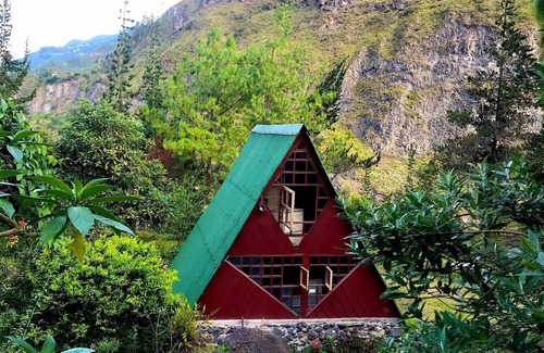 Banos de Agua Santa Cabin | Secluded romantic cabin ,nestled in an Ecuadorian canyon!