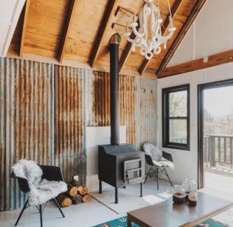 Dunlap House | Secluded rustic 3-bedroom cabin on private land