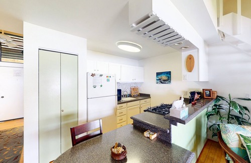 Kaunakakai Condo | Secluded, third-floor condo with ocean views, WiFi & outdoor pool