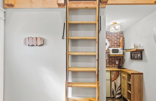 Greenville - Spartanburg Cottage | Secluded Tiny Home in Exclusive Paris Mountain!