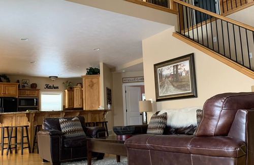 Lava Hot Springs House | Secluded Vacation Lodge for FAMILIES. Sleeps 22! Just MINUTES from Lava & Golf