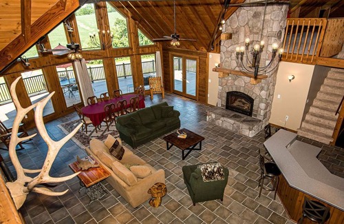 Sabula Cabin | Secluded wooden lodge great for the perfect getaway