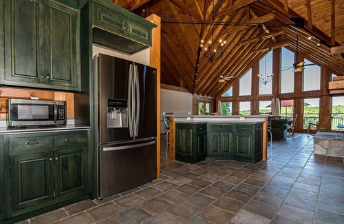 Sabula Cabin | Secluded wooden lodge great for the perfect getaway