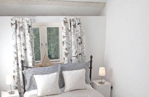 New Moat House | Secluded yet central peaceful and quiet. Converted barn close to Narbeth