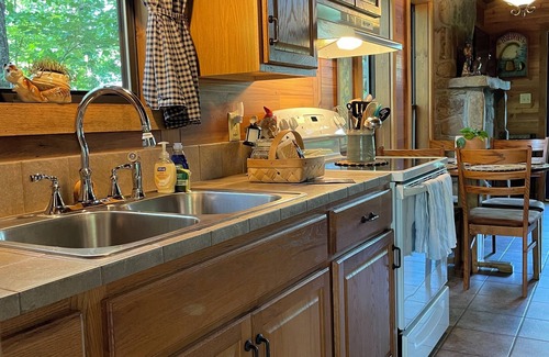 Marshall Cabin | Secluded yet within minutes of your favorite outdoor activities!