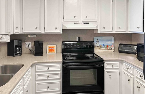 Atlantic Beach Condo | Second-Floor Condo in Oceanfront Location w/Shared Pool, Free WiFi, Water Views