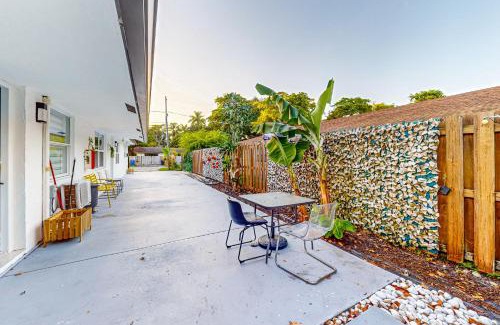 River Oaks Apartment | Second Wind Retreat