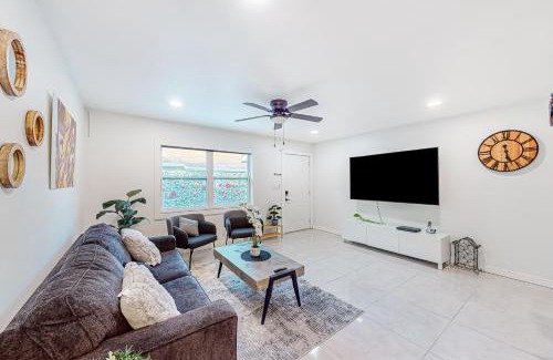 River Oaks Apartment | Second Wind Retreat