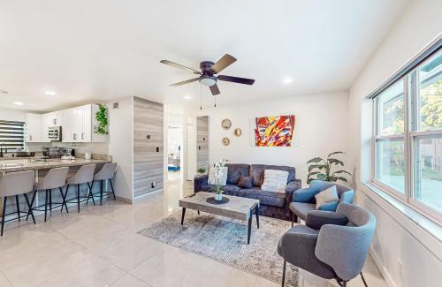 River Oaks Apartment | Second Wind Retreat
