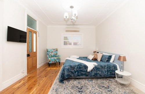 Orange House | Secret Cottage - Charming & Lovingly Restored, Firepit